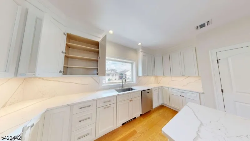 376 5Th Ave Paterson City, NJ 07514