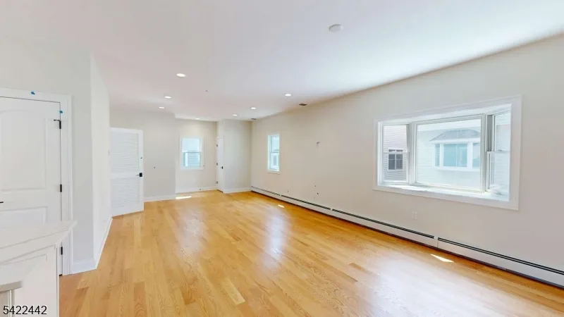 376 5Th Ave Paterson City, NJ 07514