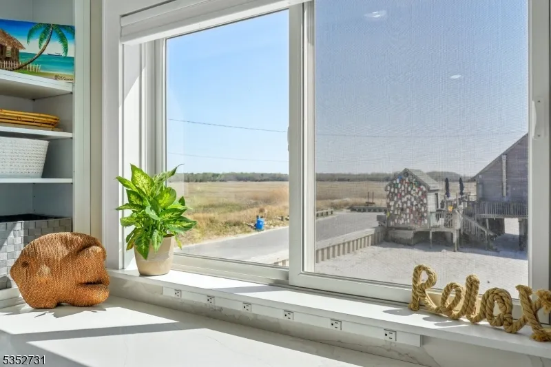 27 S Beach Ave Middle, NJ 08210