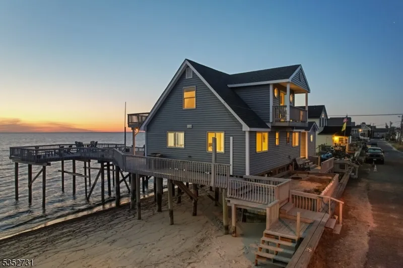 27 S Beach Ave Middle, NJ 08210