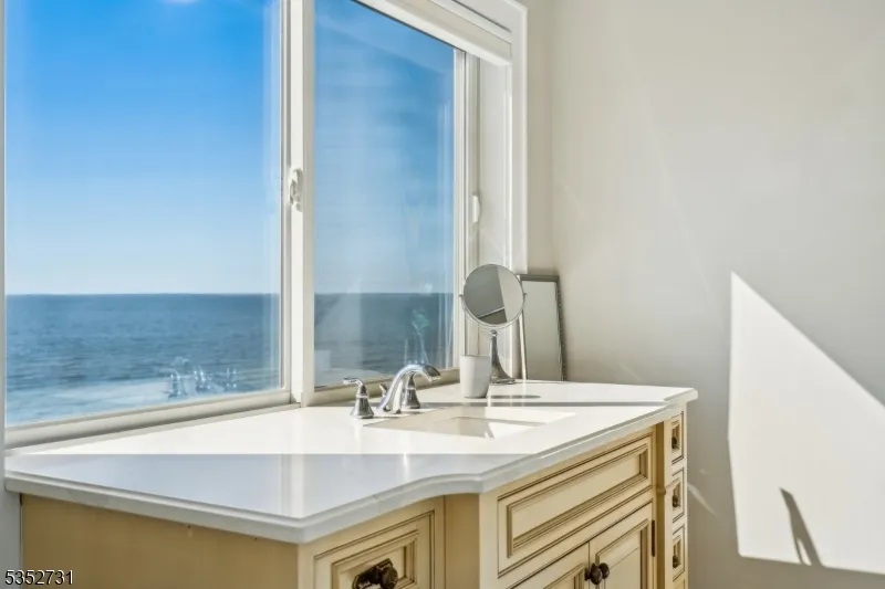 27 S Beach Ave Middle, NJ 08210