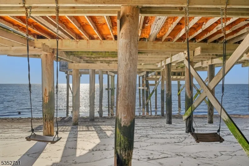27 S Beach Ave Middle, NJ 08210