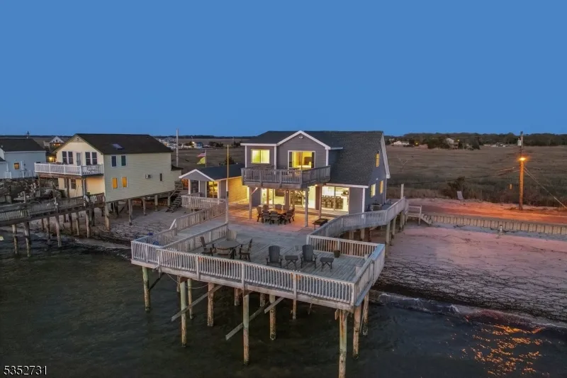27 S Beach Ave Middle, NJ 08210
