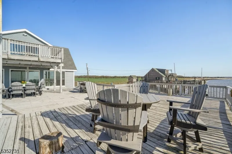 27 S Beach Ave Middle, NJ 08210