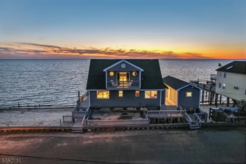 27 S Beach Ave Middle, NJ 08210
