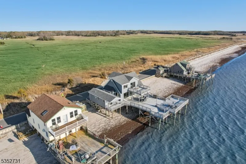 27 S Beach Ave Middle, NJ 08210