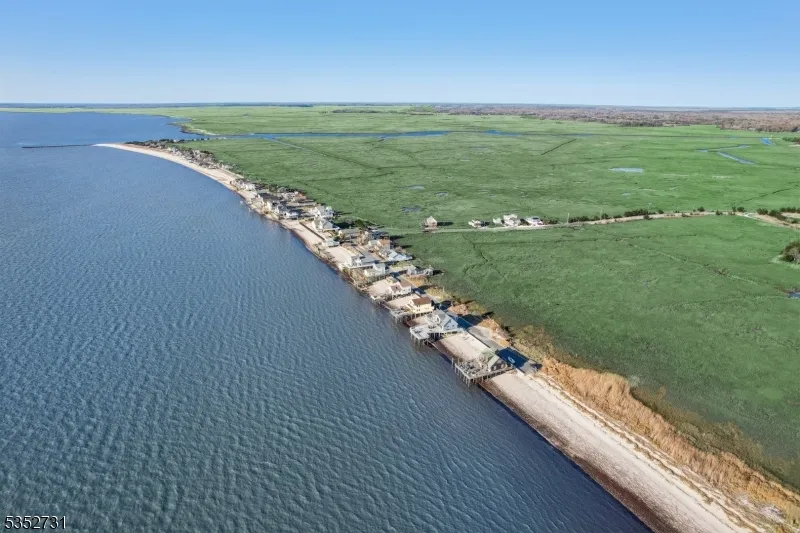 27 S Beach Ave Middle, NJ 08210