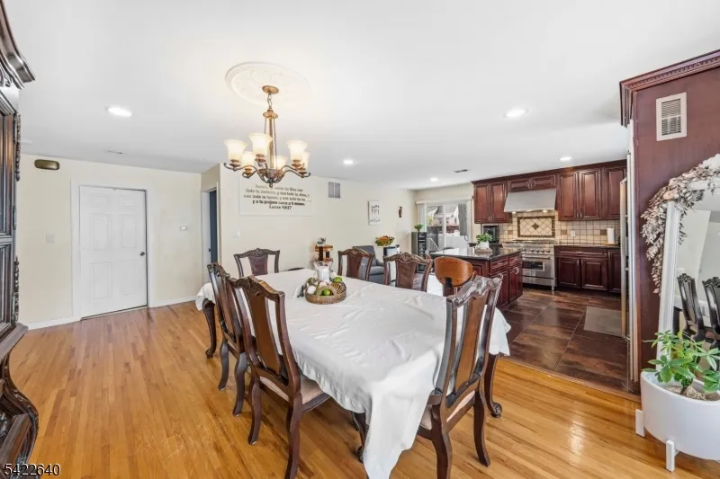 13 W   5Th Ave Linden City, NJ 07036