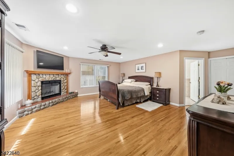 13 W   5Th Ave Linden City, NJ 07036