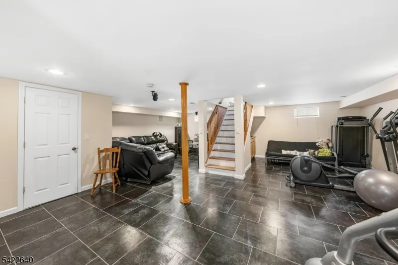 13 W   5Th Ave Linden City, NJ 07036