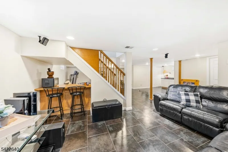 13 W   5Th Ave Linden City, NJ 07036