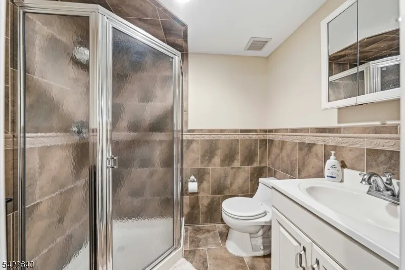 13 W   5Th Ave Linden City, NJ 07036