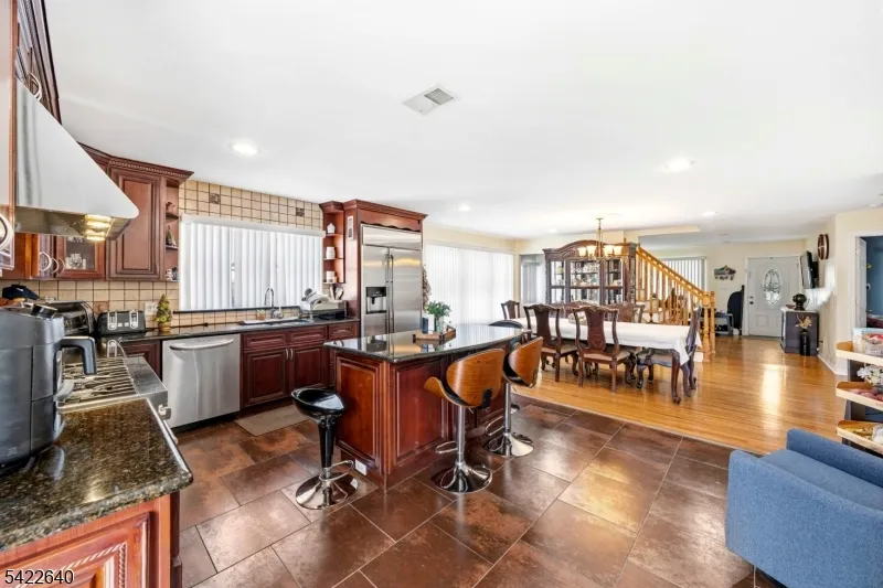 13 W   5Th Ave Linden City, NJ 07036