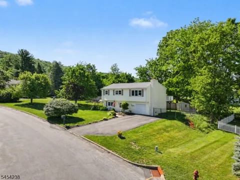 14 Bettino Dr
