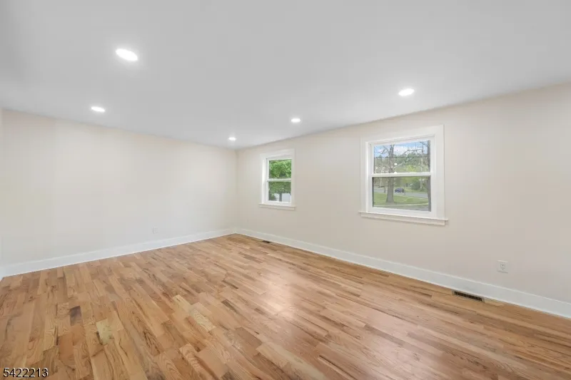 77 Greenbrook Rd Middlesex, NJ 08846