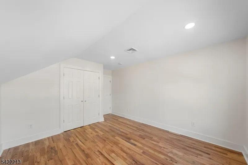 77 Greenbrook Rd Middlesex, NJ 08846