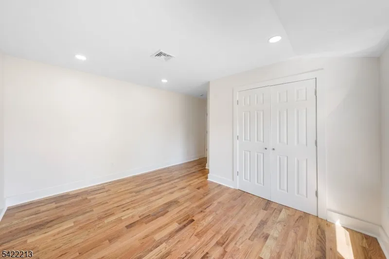 77 Greenbrook Rd Middlesex, NJ 08846