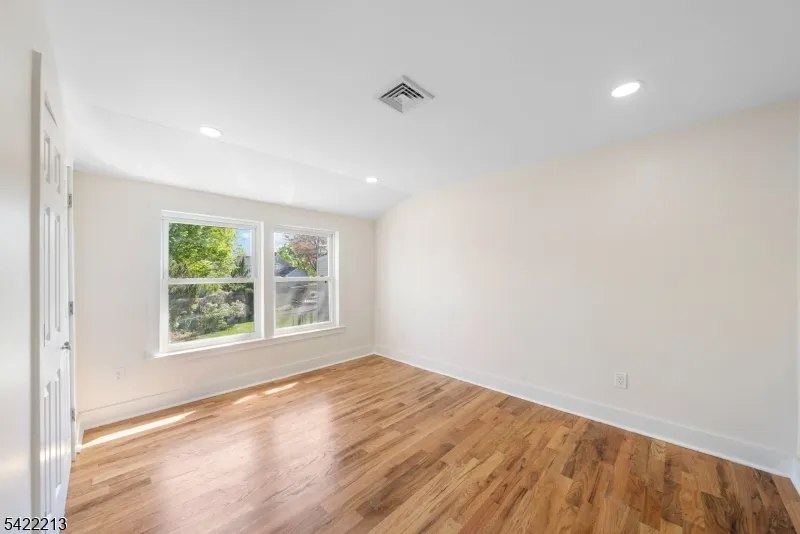 77 Greenbrook Rd Middlesex, NJ 08846