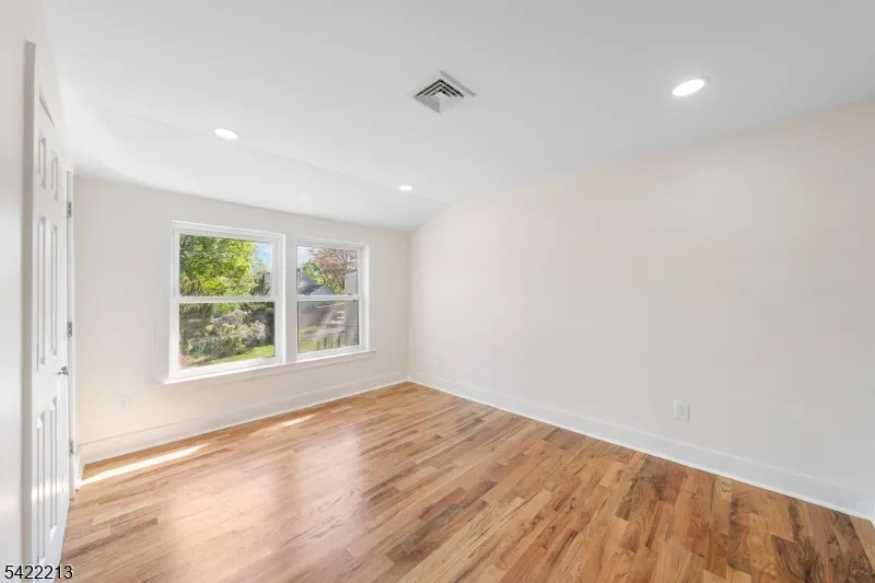 77 Greenbrook Rd Middlesex, NJ 08846