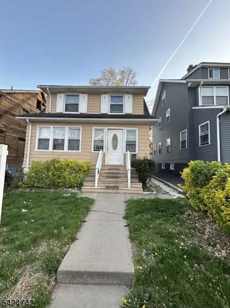 39 Wayne Ave East Orange City, NJ 07018
