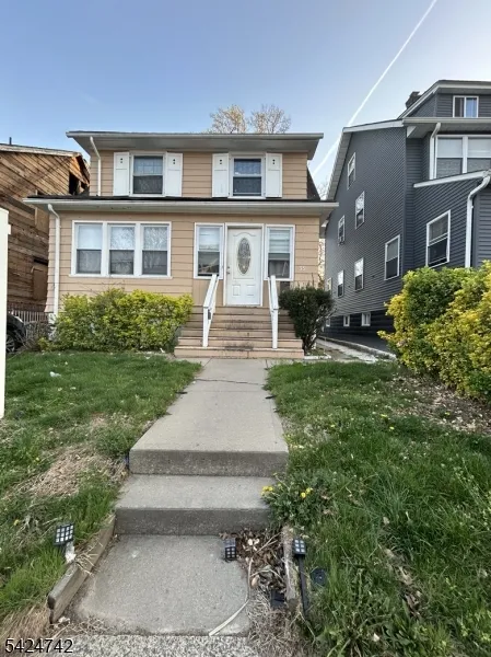 39 Wayne Ave East Orange City, NJ 07018