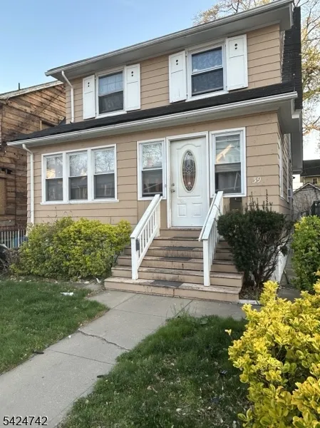 39 Wayne Ave East Orange City, NJ 07018