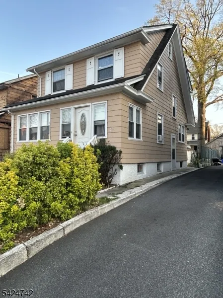 39 Wayne Ave East Orange City, NJ 07018