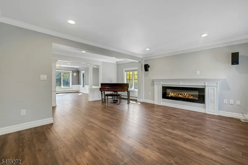 21 Hewlett Rd Montville, NJ 07082