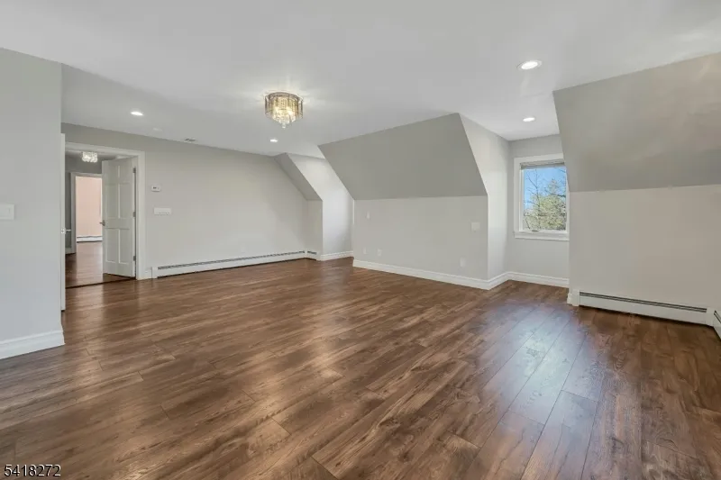 21 Hewlett Rd Montville, NJ 07082