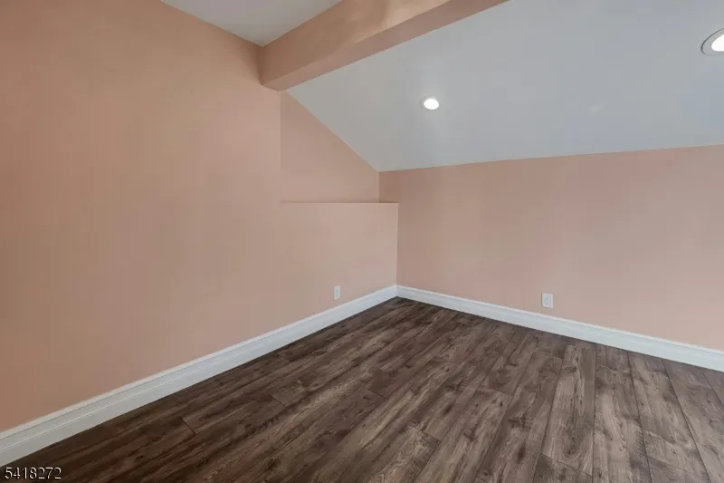 21 Hewlett Rd Montville, NJ 07082