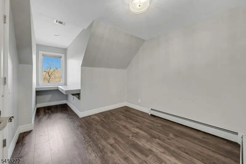 21 Hewlett Rd Montville, NJ 07082