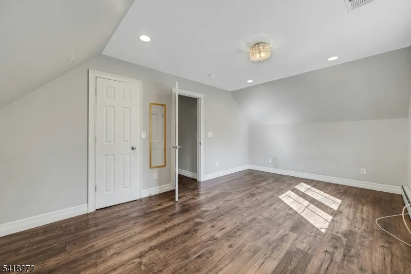 21 Hewlett Rd Montville, NJ 07082