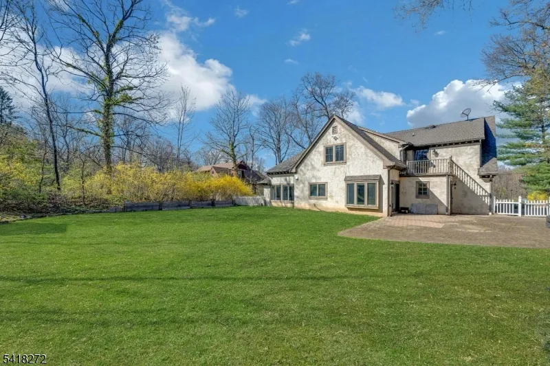 21 Hewlett Rd Montville, NJ 07082