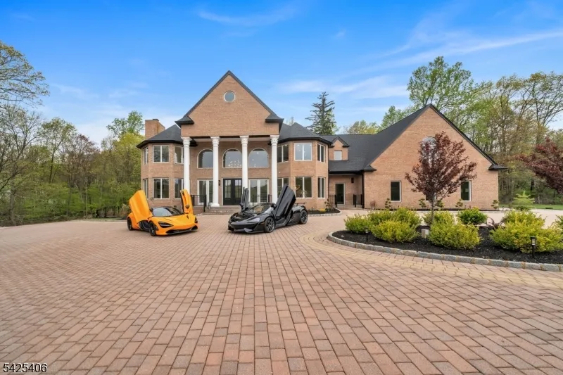 19 Amira Ln Kinnelon, NJ 07405