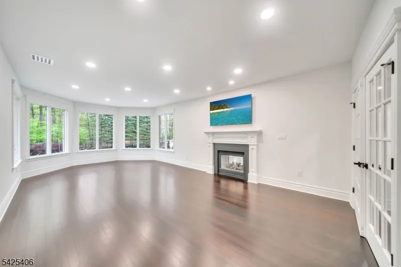 19 Amira Ln Kinnelon, NJ 07405