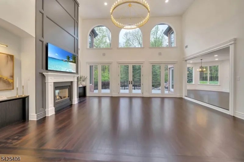 19 Amira Ln Kinnelon, NJ 07405
