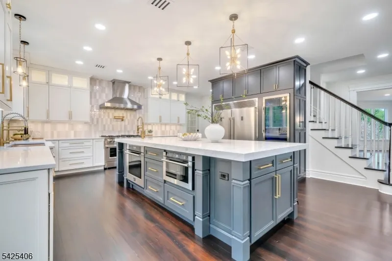 19 Amira Ln Kinnelon, NJ 07405