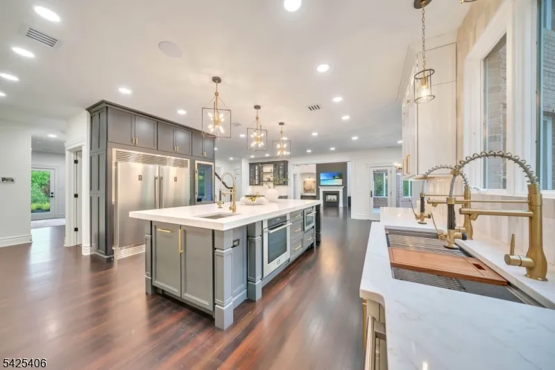 19 Amira Ln Kinnelon, NJ 07405