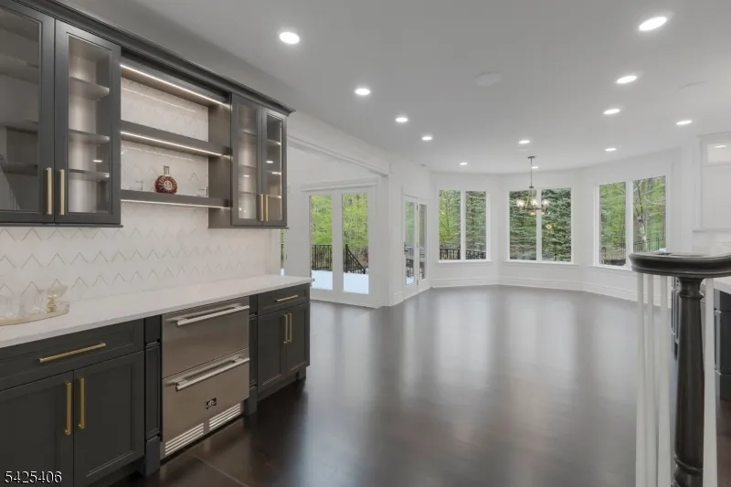 19 Amira Ln Kinnelon, NJ 07405