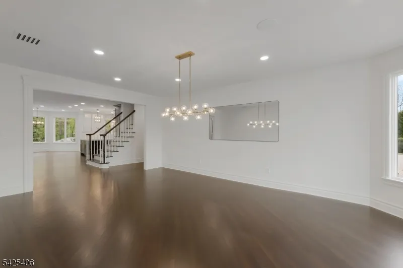 19 Amira Ln Kinnelon, NJ 07405