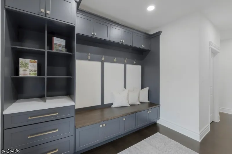 19 Amira Ln Kinnelon, NJ 07405