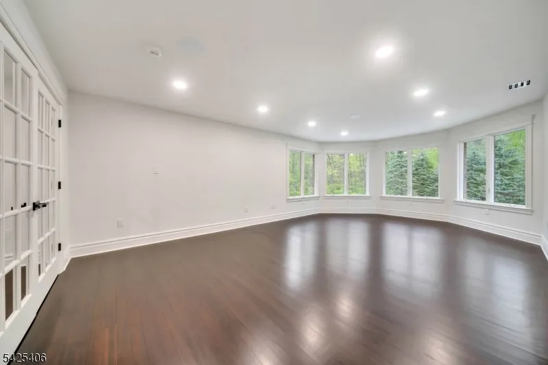 19 Amira Ln Kinnelon, NJ 07405