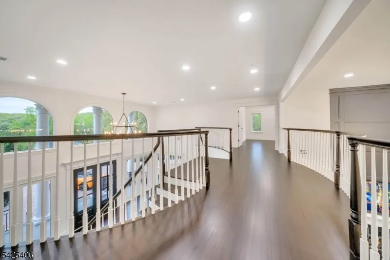 19 Amira Ln Kinnelon, NJ 07405