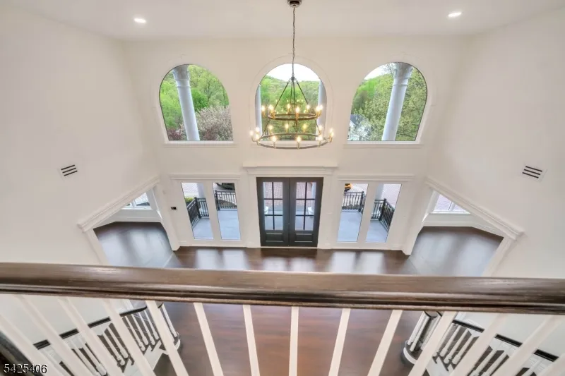 19 Amira Ln Kinnelon, NJ 07405