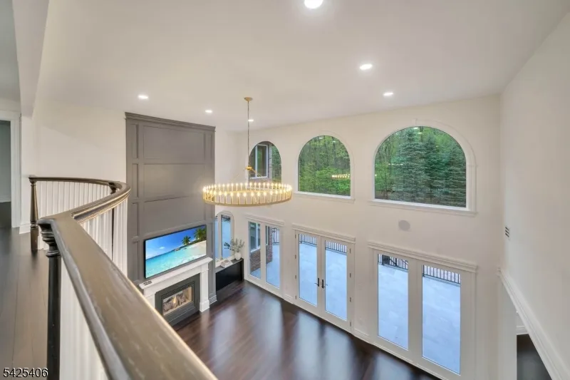 19 Amira Ln Kinnelon, NJ 07405