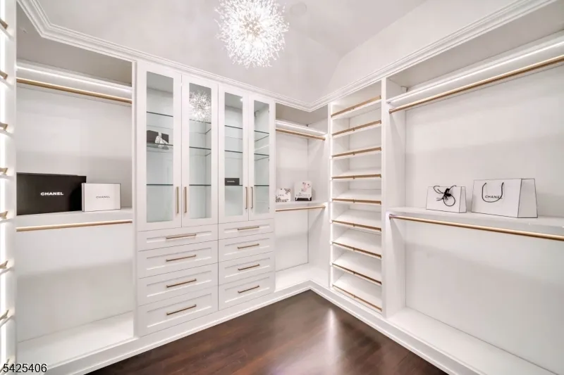 19 Amira Ln Kinnelon, NJ 07405