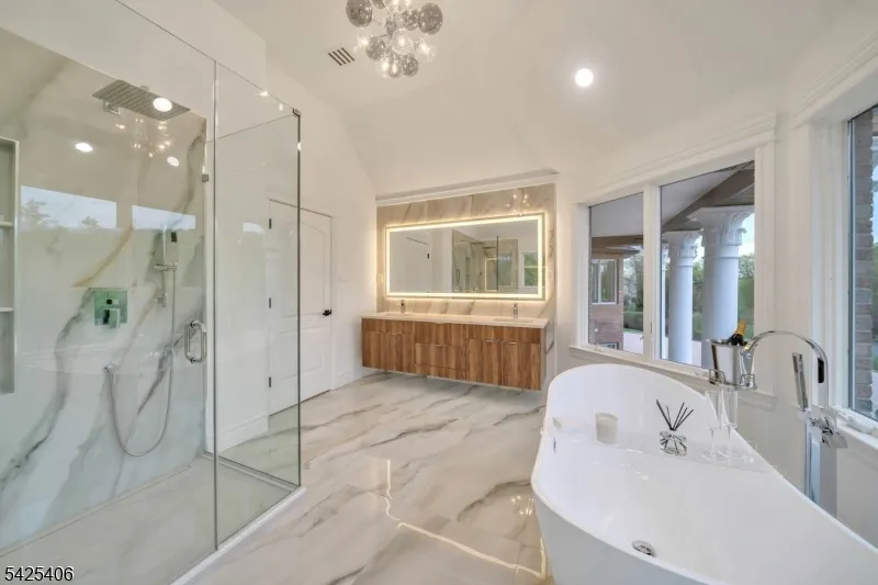 19 Amira Ln Kinnelon, NJ 07405