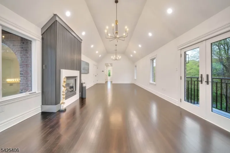 19 Amira Ln Kinnelon, NJ 07405