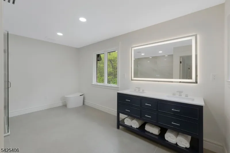 19 Amira Ln Kinnelon, NJ 07405