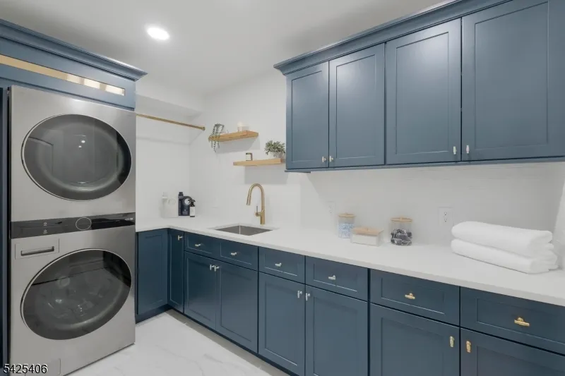 19 Amira Ln Kinnelon, NJ 07405